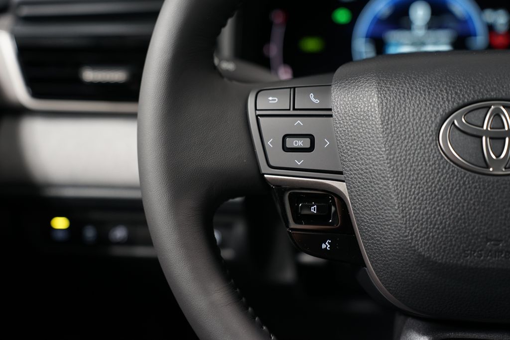 2025 Toyota Camry LE 14