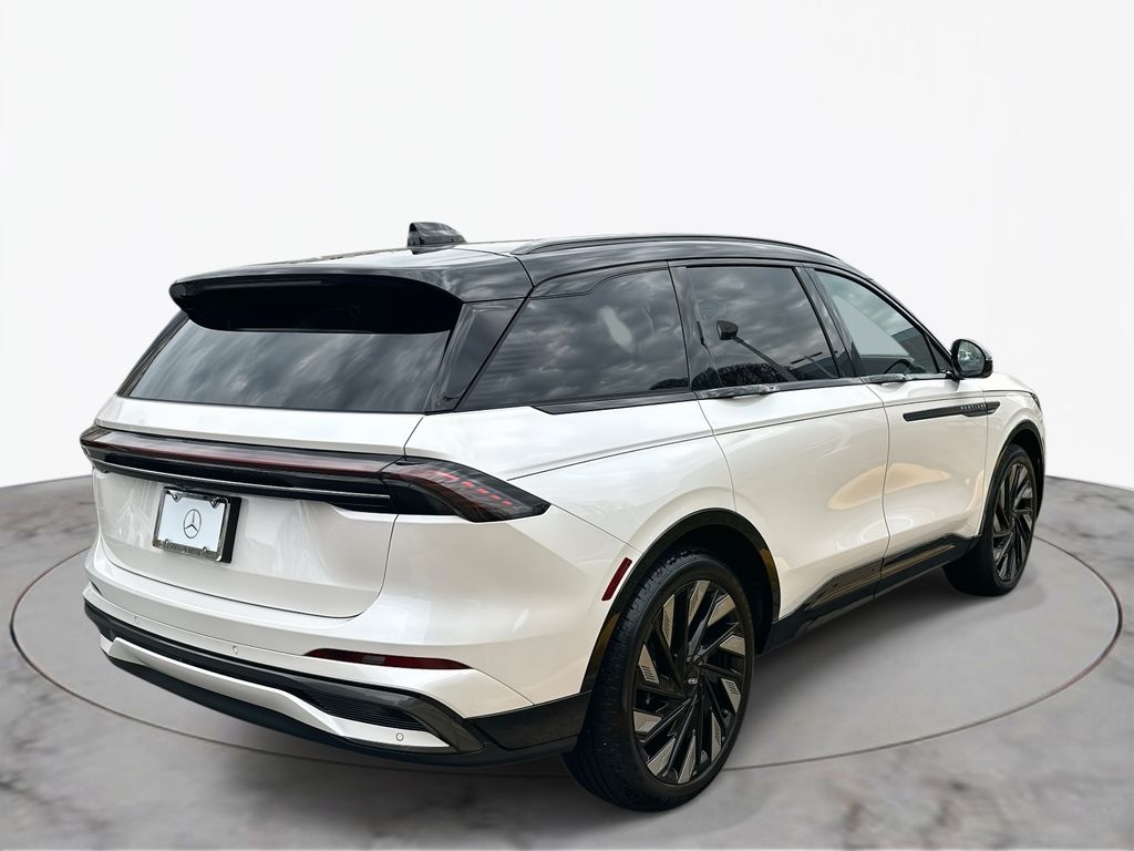 Thumbnail: 2025 Lincoln Nautilus - 9