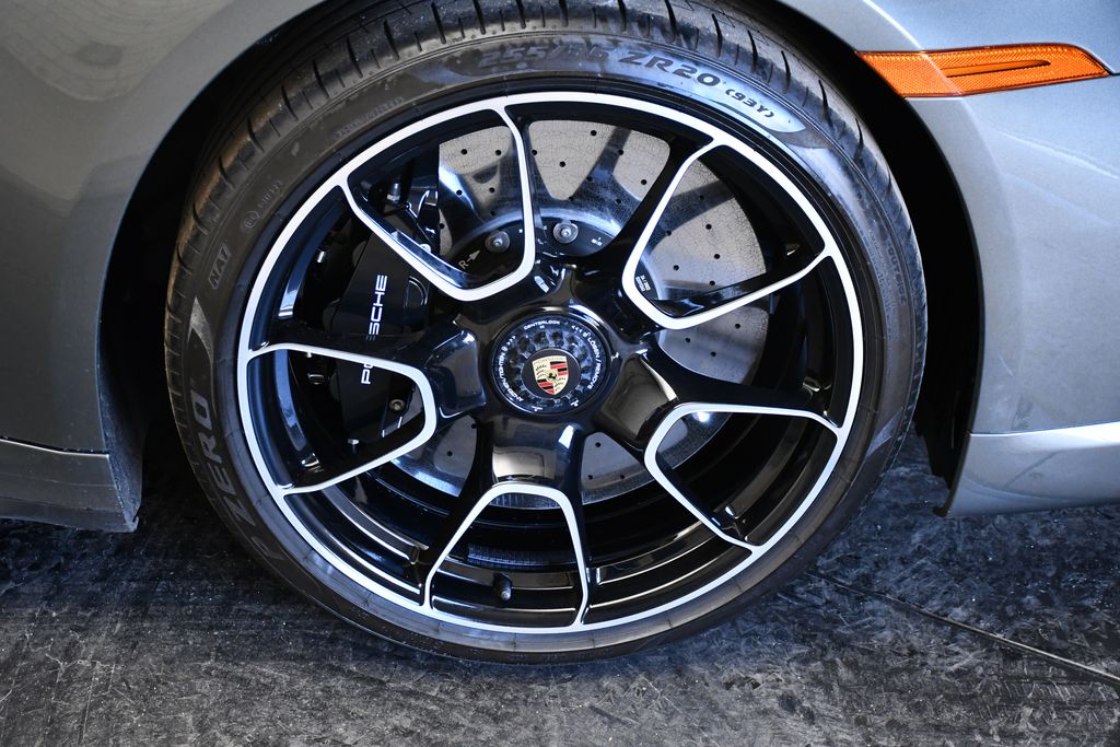 Thumbnail: 2022 Porsche 911 - 18
