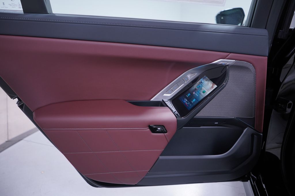 Thumbnail: 2026 BMW 7 Series - 13