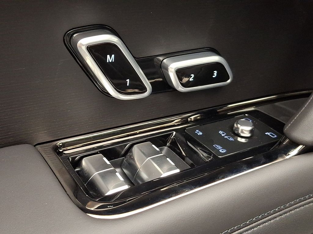 Thumbnail: 2026 Land Rover Range Rover Sport - 19