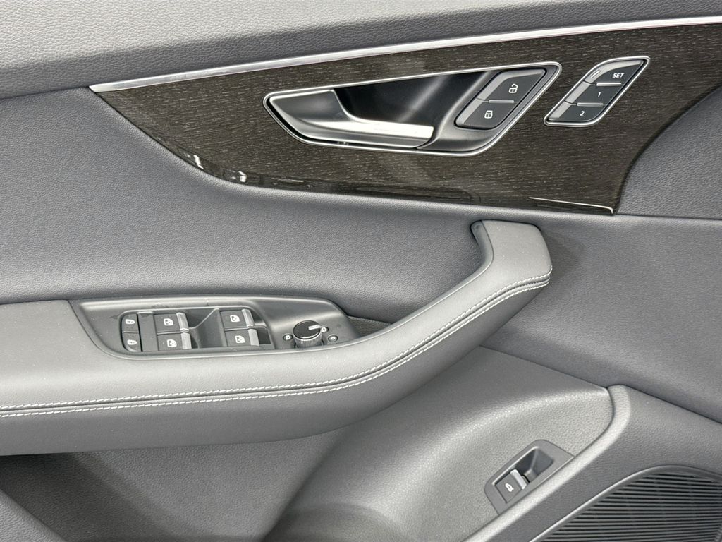 Thumbnail: 2026 Audi Q7 - 24