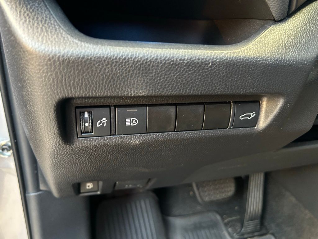 Thumbnail: 2021 Toyota RAV4 - 18