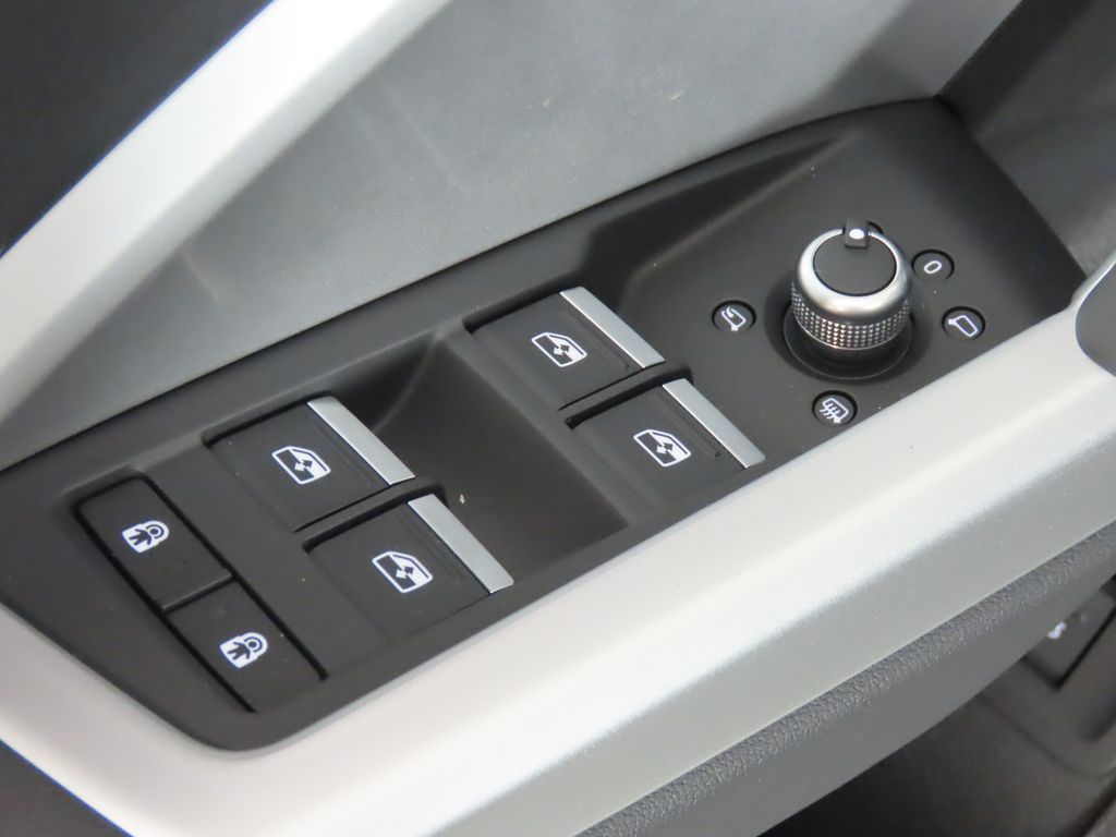 Thumbnail: 2025 Audi Q3 - 30