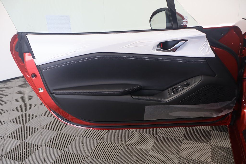 Thumbnail: 2025 Mazda MX-5 Miata - 8