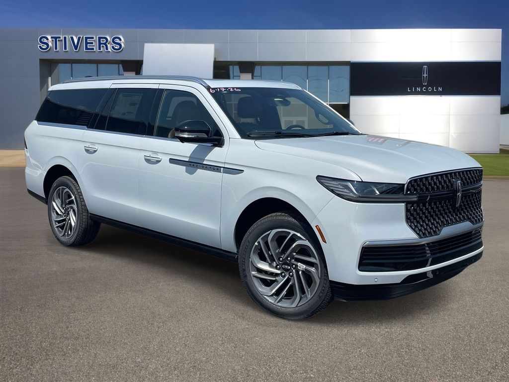 Crystal White Metallic Clearcoat 2026 Lincoln Navigator SUV / Crossover Four-Wheel Drive Automatic