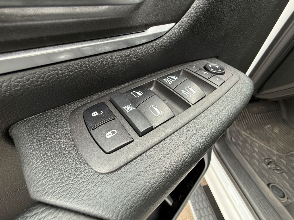 Certified Used 2021 White Ram Big Horn/Lone Star image 40