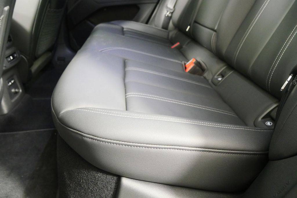 Thumbnail: 2022 Audi Q4 e-tron - 15