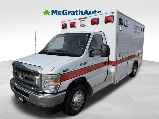 Oxford White 2026 Ford E-Series Chassis Pickup Truck Rear-Wheel Drive 6-Speed Automatic Overdrive