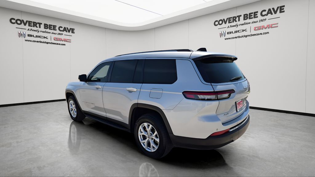 Used 2023 Silver Jeep Limited image 7