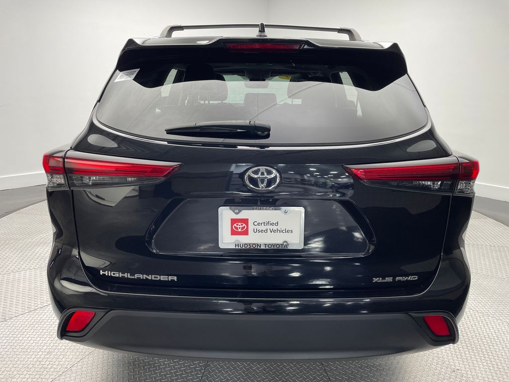 Thumbnail: 2021 Toyota Highlander - 4