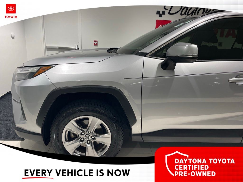 2022 Toyota RAV4 XLE - Photo 15