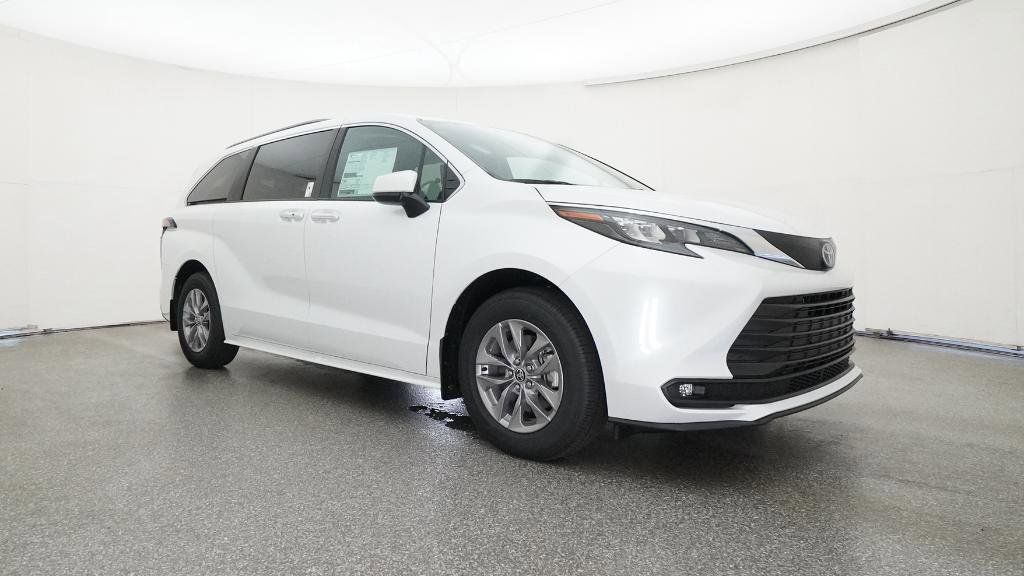 Thumbnail: 2025 Toyota Sienna - 15