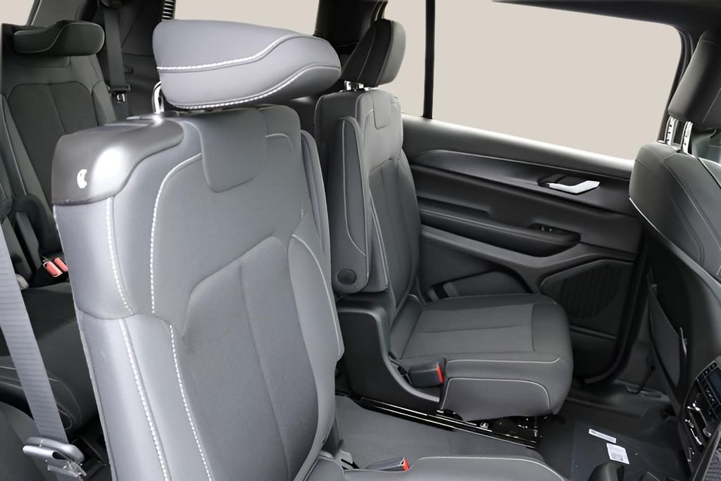 New Car 2025 Jeep Grand Cherokee L  Laredo For Sale Under $35,000 In Austin, Texas