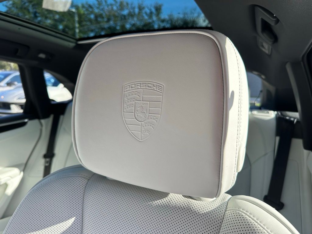 Thumbnail: 2026 Porsche Macan - 25