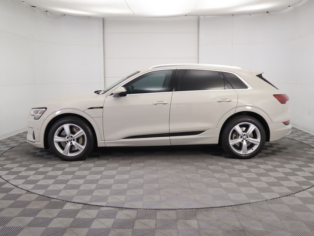 Thumbnail: 2019 Audi e-tron - 8