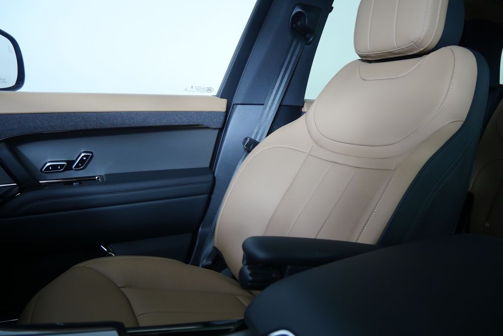 Thumbnail: 2025 Land Rover Range Rover Sport - 30