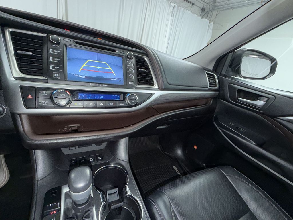 Used 2017 Toyota Highlander SUV