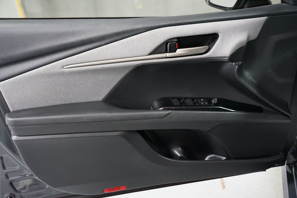 Thumbnail: 2025 Toyota Camry - 30