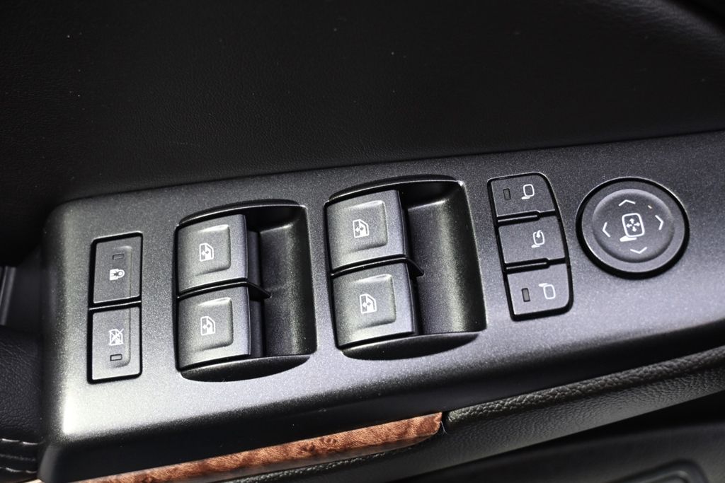 Used 2019  Chevrolet Premier image 19