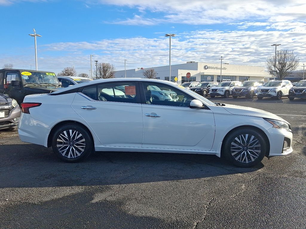 Thumbnail: 2023 Nissan Altima - 7