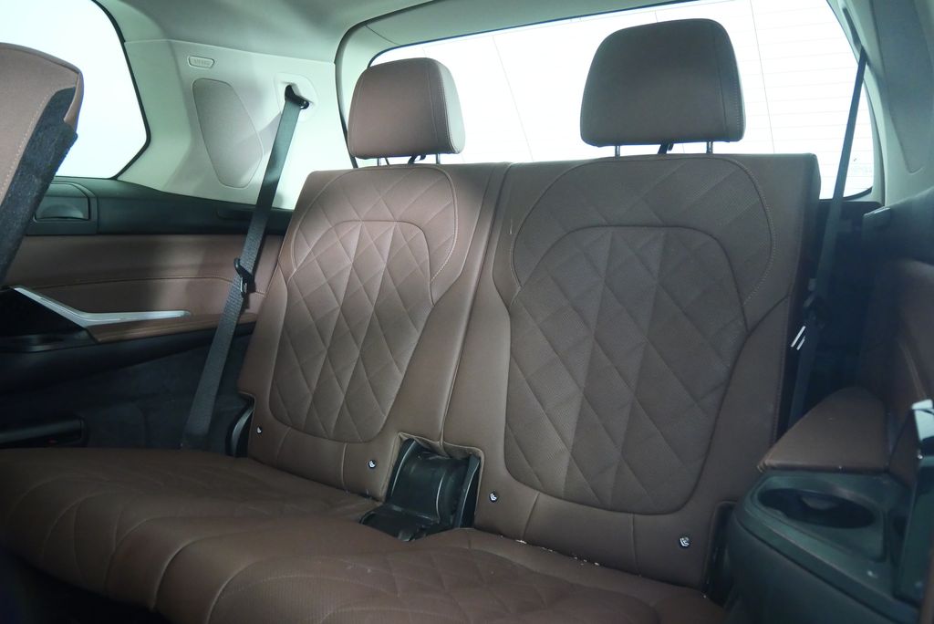 Thumbnail: 2025 BMW X7 - 15