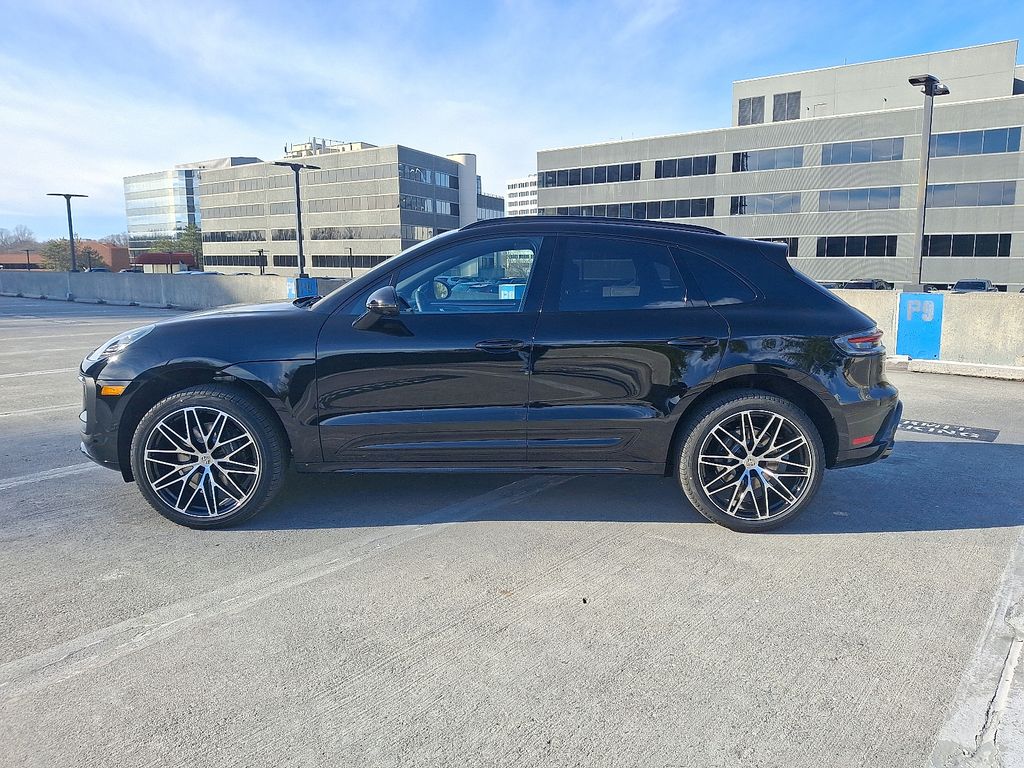 Thumbnail: 2026 Porsche Macan - 11