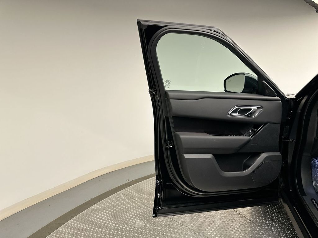 Thumbnail: 2026 Land Rover Range Rover Velar - 8