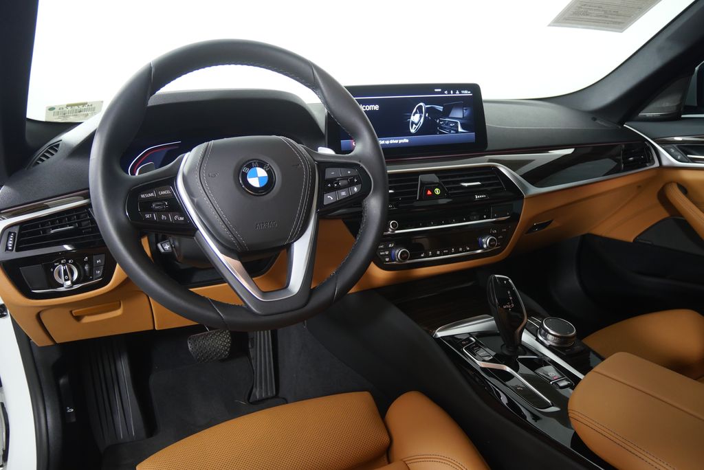 Thumbnail: 2023 BMW 5 Series - 17