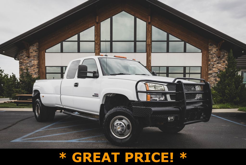 Olympic White 2004 Chevrolet Silverado 3500 Extended Cab LB DRW 4WD Pickup Truck Four-Wheel Drive 5-Speed Automatic