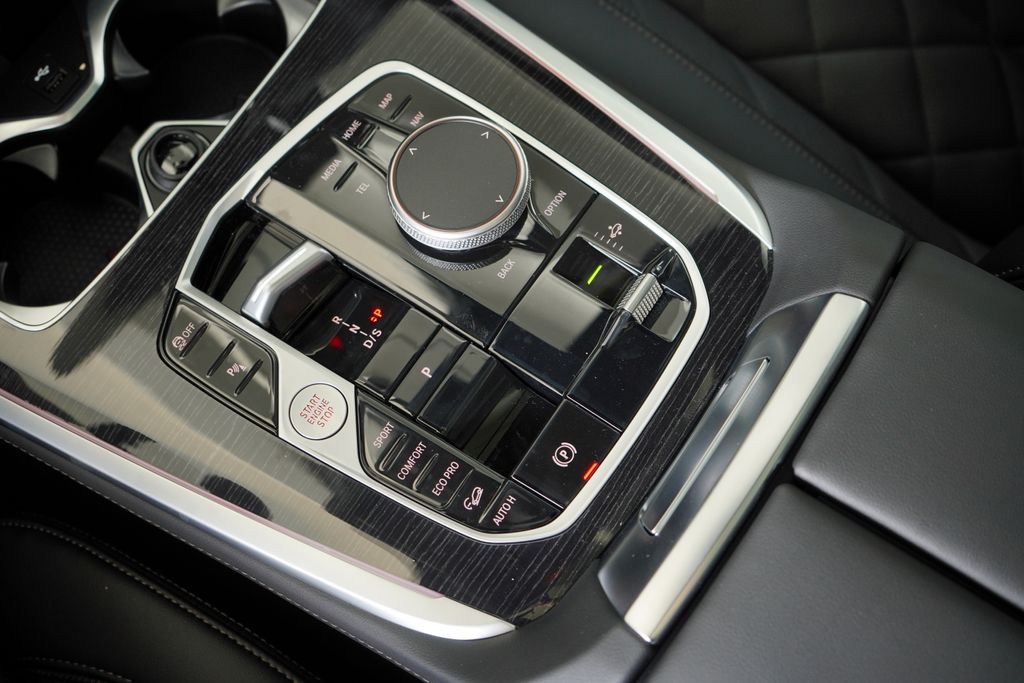 Thumbnail: 2026 BMW X7 - 18