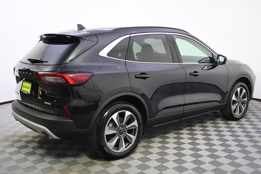 Used 2025  Ford Platinum image 7