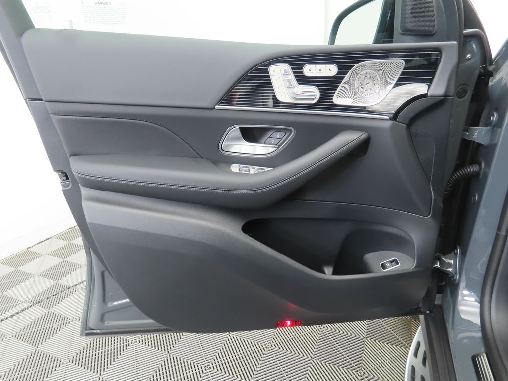 Thumbnail: 2026 Mercedes-Benz GLE - 26