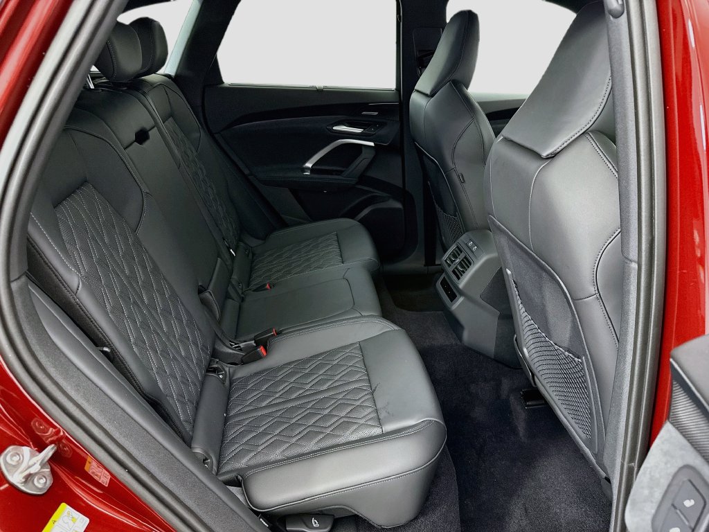 Thumbnail: 2026 Audi SQ5 - 21