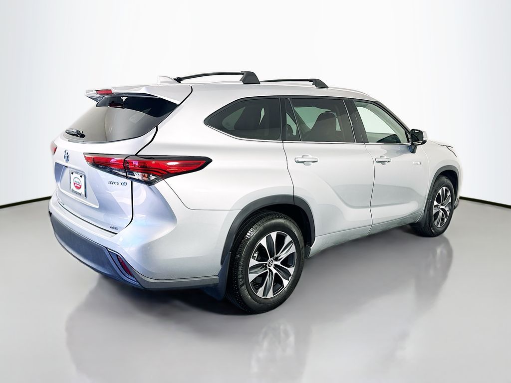 Thumbnail: 2021 Toyota Highlander - 5
