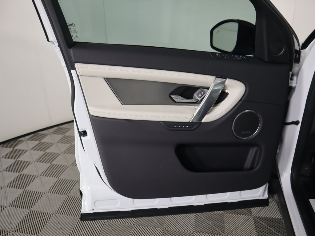 Thumbnail: 2025 Land Rover Discovery Sport - 26