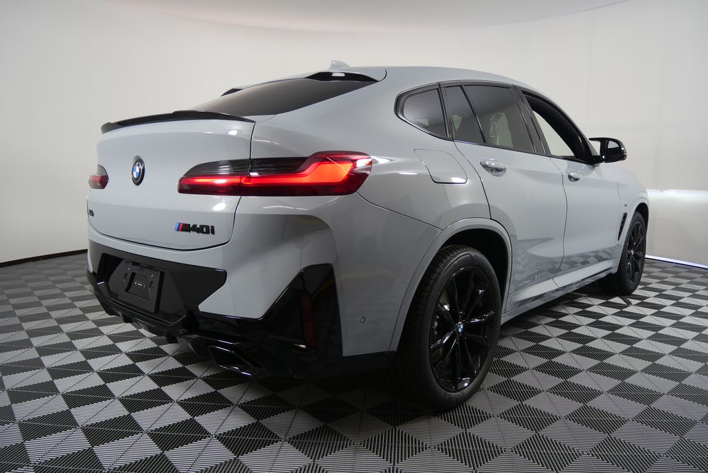 Thumbnail: 2025 BMW X4 - 3
