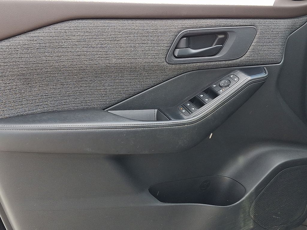 2022 Nissan Rogue — photo 13