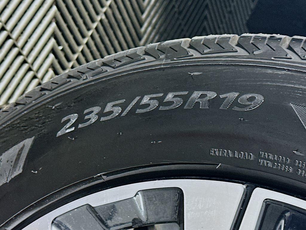 Used 2023 Silver Volvo B5 Plus Dark Theme image 34