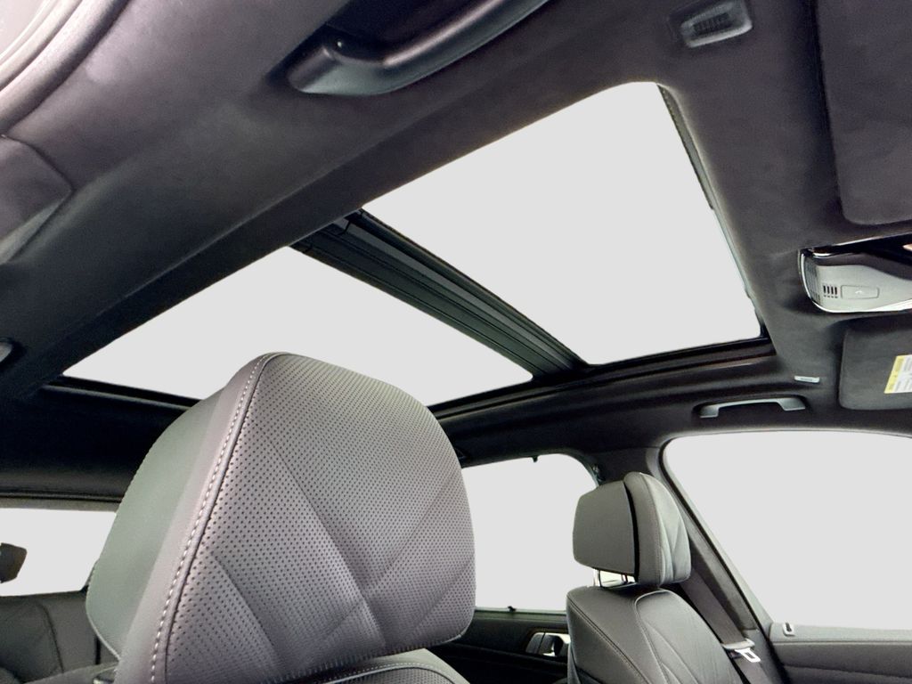 Thumbnail: 2026 BMW X5 - 17