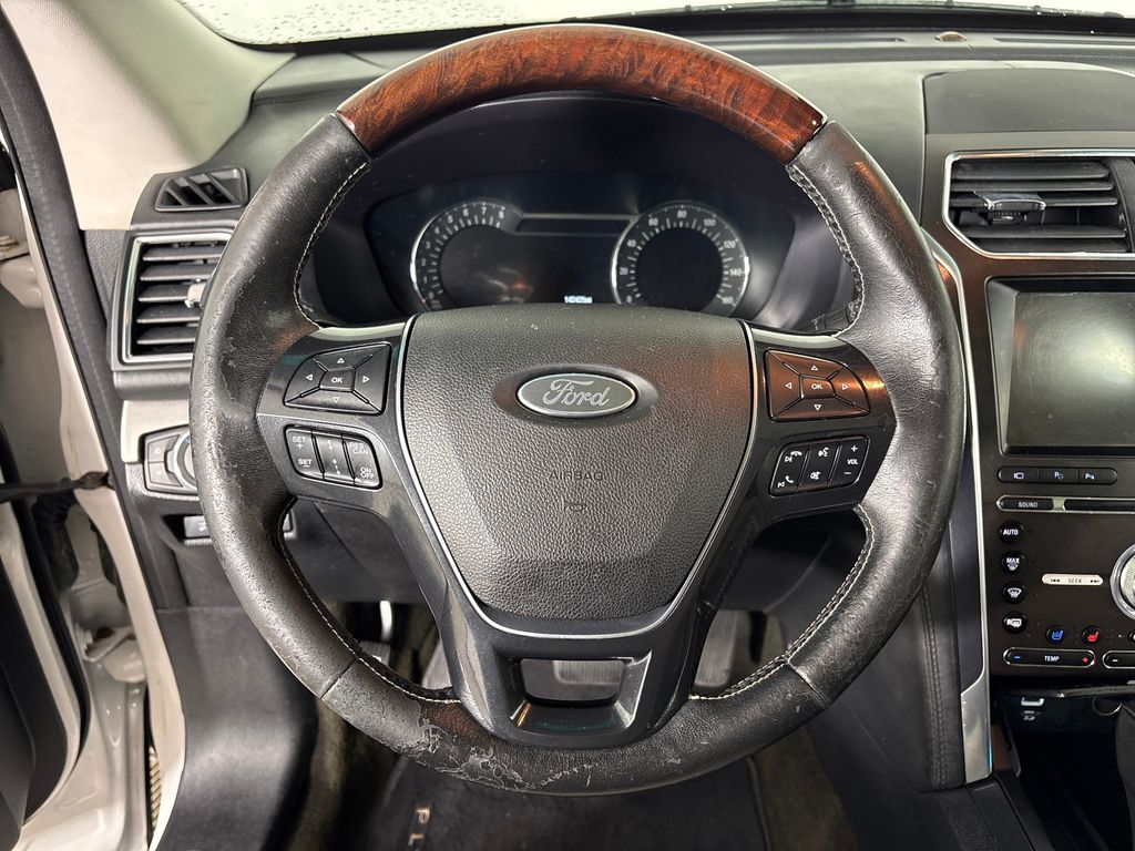 Used 2016 White Ford Platinum image 17