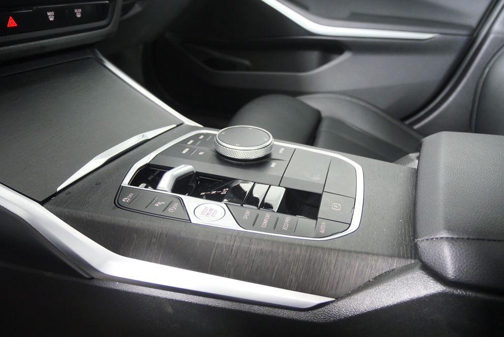 Thumbnail: 2024 BMW 3 Series - 25