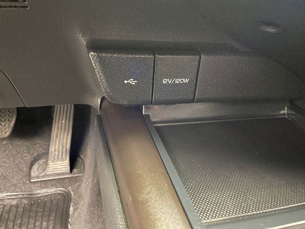 2023 Toyota Camry SE 28