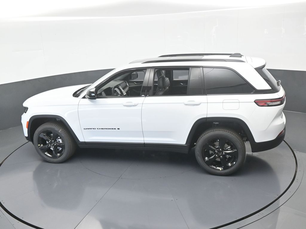 New 2025 Bright White Clearcoat Jeep Limited image 43
