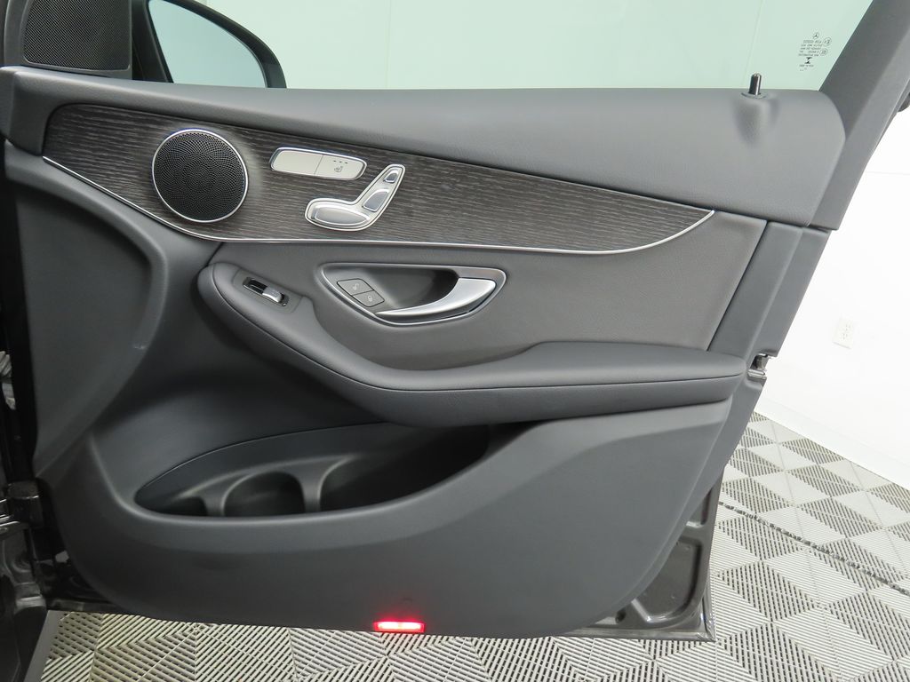 Thumbnail: 2022 Mercedes-Benz GLC - 25