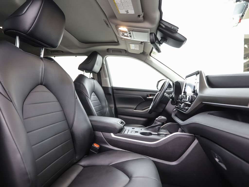 2021 Toyota Highlander XLE 31