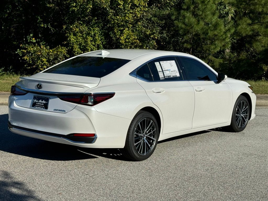 2025 Lexus ES 300h 13