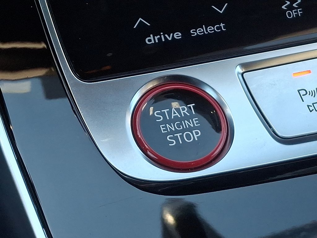 Thumbnail: 2023 Audi SQ8 - 25