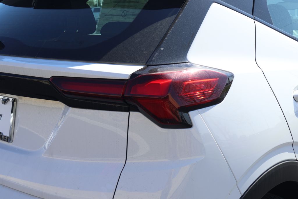 Thumbnail: 2027 Chevrolet Bolt EV - 7