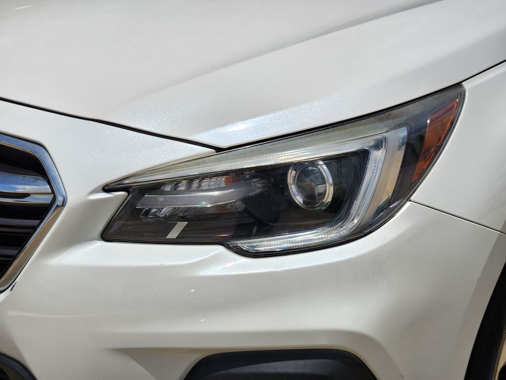 2019 Subaru Outback 2.5i White at Legacy Ford